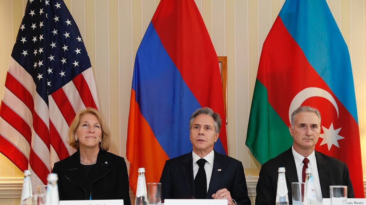 Umilinta pentru Moscova. SUA a mediat o intalnire intre premierul Armeniei si presedintele Azerbaidjanului