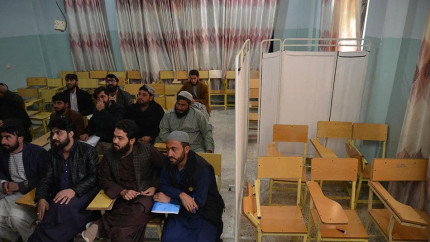 Universitatile afgane se redeschid dar accesul femeilor este inca interzis