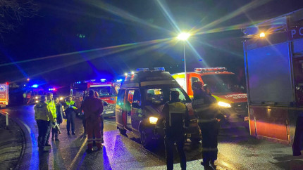 Cluj Accident grav intre un autotren si un microbuz. Doua persoane au murit