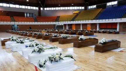 Noi restrictii privind migratia in Italia Se elimina permisele de sedere cu protectie speciala si se elimina cursurile de limba italiana finantate de stat si serviciile de consiliere juridica pentru migranti