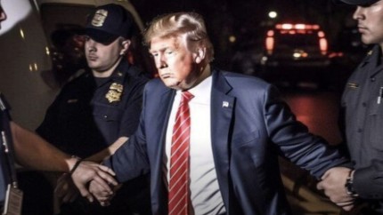 Presshub 3 imagini false create de Inteligenta Artificiala Trump in catuse Papa cu haine de lux si Putin in genunchi