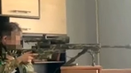Alexandre lunetist de elita din Bahmut Rusii detin cel putin 50 la suta din oras si continua sa avanseze. Se trage in permanenta. Fortele ucrainene inca rezista