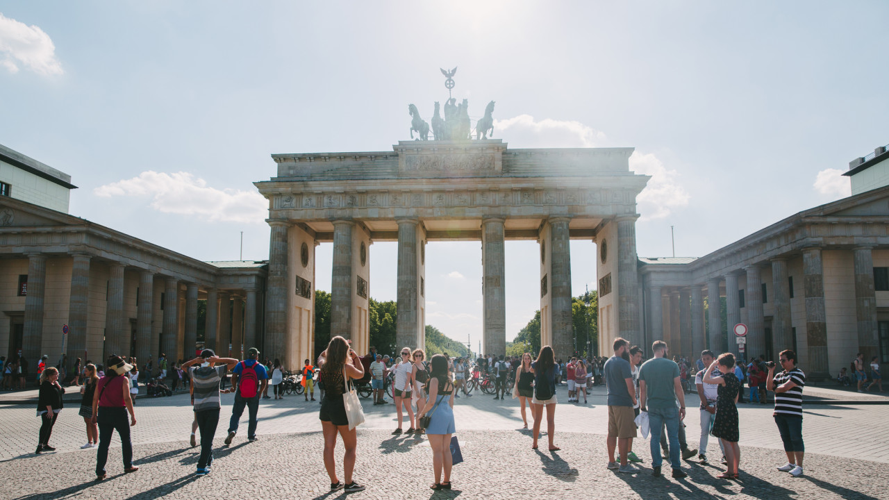 Rușii bogați continuă să petreacă nestingheriți vacanțe de lux în Europa. Germania dorește să impună condiții mai restrictive la eliberarea vizelor pentru ruși