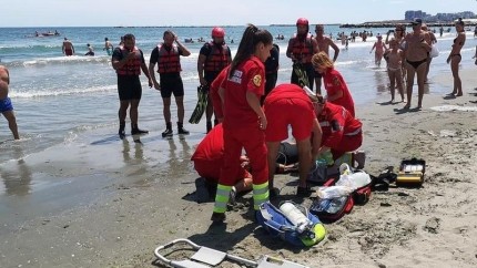 Un barbat a murit la Costinesti dupa ce a fost scos din apa in stare de inconstienta