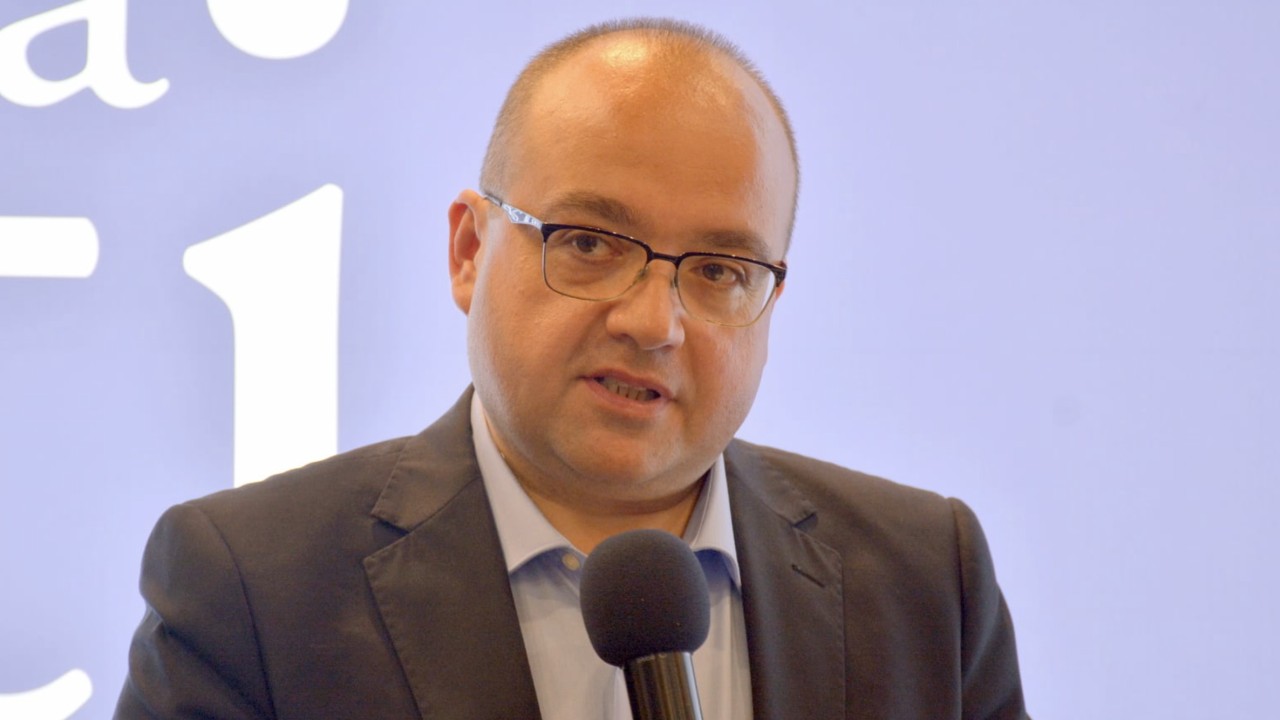INTERVIU Profesorul Valentin Naumescu despre războiul hibrid România trebuie să reacționeze. Statul român ar trebui să facă ceva concret pentru a apăra țara de trădători