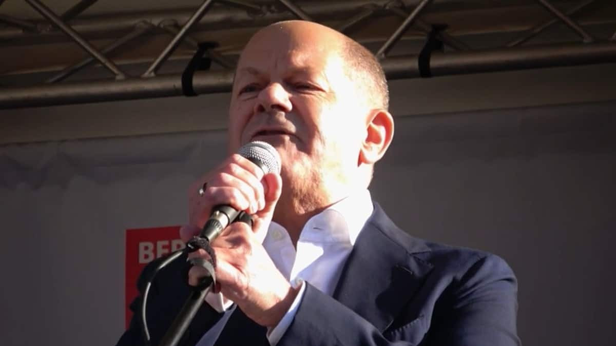Cancelarul Scholz ii ataca dur pe protestatarii pro-rusi care l-au huiduit la un eveniment Dragi tipatori bine ati venit la festivalul democratiei si la festivalul Europei