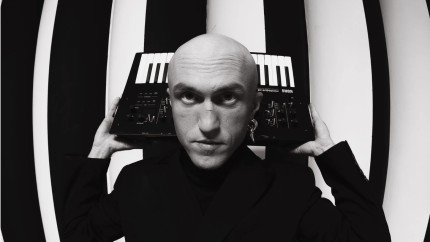 Artistii din sectorul muzical vor pierde aproape un sfert din venituri din cauza inteligentei artificiale in urmatorii patru ani - Studiu