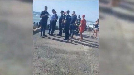 Explozie puternica la Costinesti autoritatile se tem ca ar fi putut fi provocata de o mina marina Multe bucati de piatra le-a aruncat pe sus pe dealul asta - Video