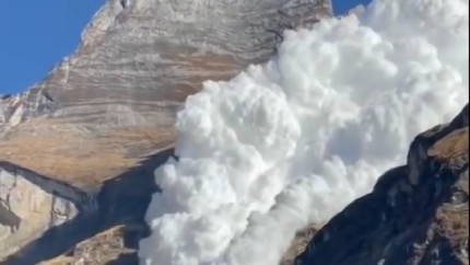 Avalansele din Himalaya cresc riscul pentru alpinisti in contextul incalzirii globale