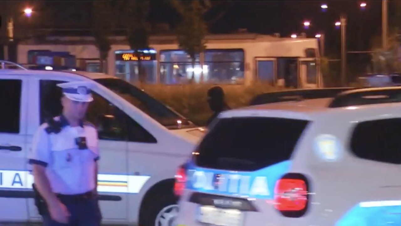 Bucuresti Doua fete de 15 si 16 ani au fost arestate pentru 30 de zile. Ele au talharit si apoi sechestrat o fata de 14 ani