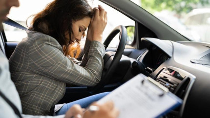 O femeie din Cluj a facut infarct chiar in timpul examenului auto dar politistul a reusit sa o resusciteze salvandu-i viata