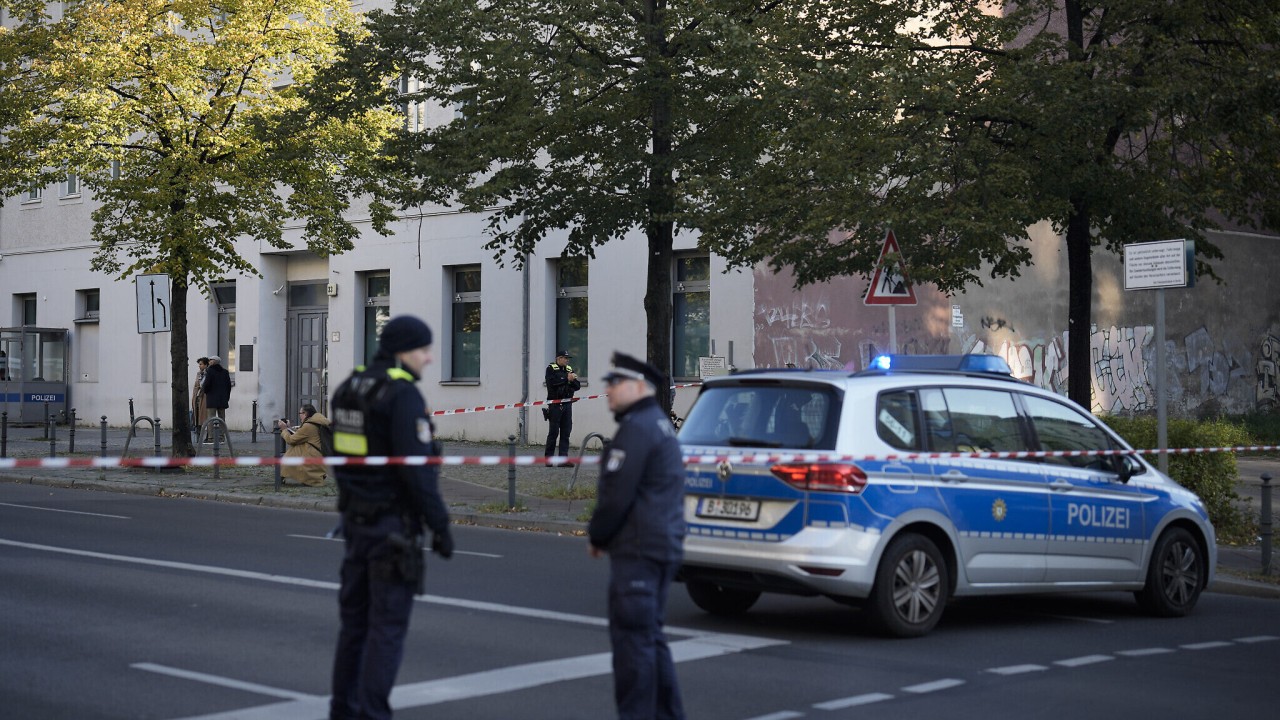 Cei doi indivizi care au atacat cu cocktailuri Molotov o  sinagoga istorica din Berlin nu au fost prinsi