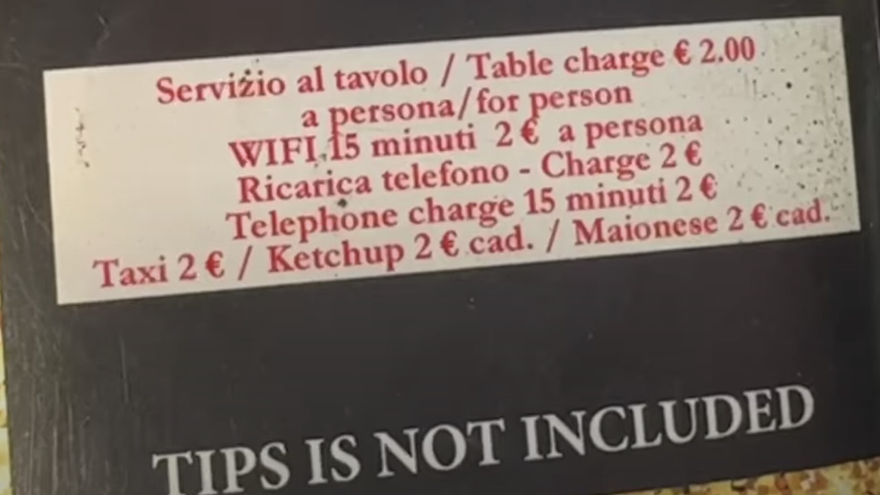 Un roman are cel mai prost restaurant din Italia 2 euro ca sa iti incarci telefonul. Mina de aur are cele mai proaste review-uri pe Tripadvisor si Google Reviews