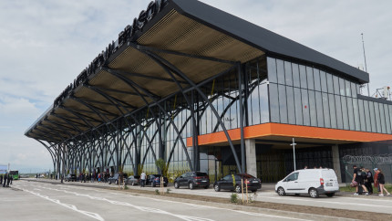 Prabusirea Aeroportului Brasov doar doua destinatii mai sunt acum posibile. O singura companie aeriana mai opereaza la Brasov