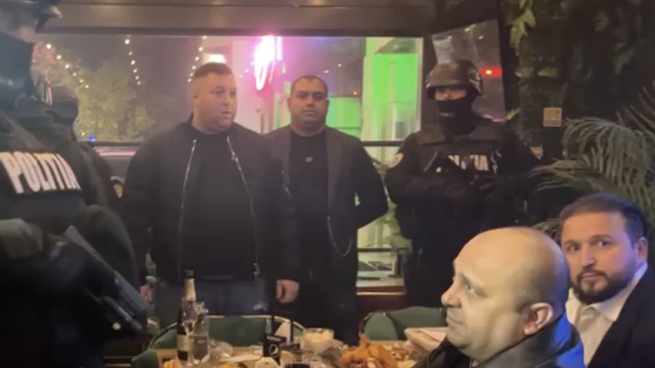 Arestarea fratilor Caran ei stateau pititi intr-un restaurant din Capitala. Mascatii au intrat peste ei - Video