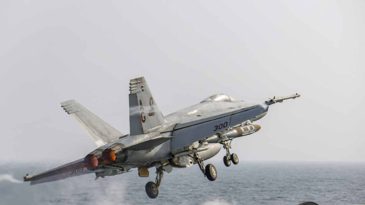Un avion militar american s-a prabusit in Marea Mediterana. Accidentul in urma unui zbor de antrenament