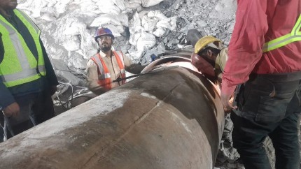 Tunel prabusit in India Salvatorii incep inlocuirea echipamentului de forat stricat operatiune delicata si riscanta