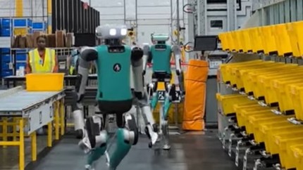 Robotii umanoizi din depozitele Amazon vor costa doar 3 dolari pe ora pentru operare. Acest lucru nu linisteste temerile muncitorilor de a fi inlocuiti in ciuda asigurarilor date de companie