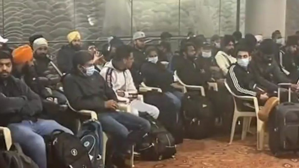 Avion charter retinut in Franta India ancheteaza presupusul trafic de persoane dupa ce 276 de cetateni s-au intors acasa