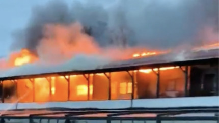 A luat foc Taverna Racilor a lui Pescobar. Incendiul se manifesta pe o suprafata de aproximativ 500 mp