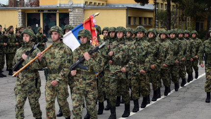 Serbia ar putea reintroduce serviciul militar obligatoriu pe fondul cresterii tensiunilor din Balcani