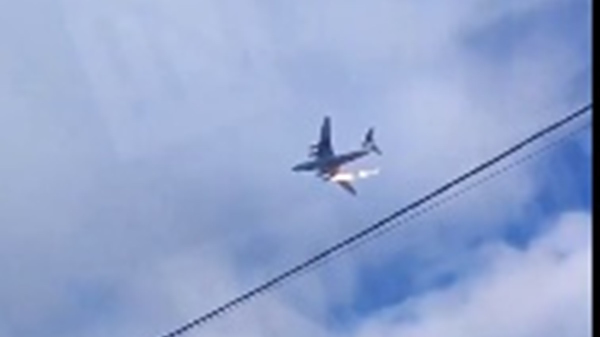 Un avion de transport militar rusesc s-a prabusit in flacari la nord-est de Moscova. La bord se aflau 15 persoane - Video