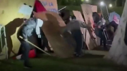 Violenta izbucneste la UCLA in timp ce politia pune capat protestelor de la Universitatea Columbia din New York arestand 280 de persoane