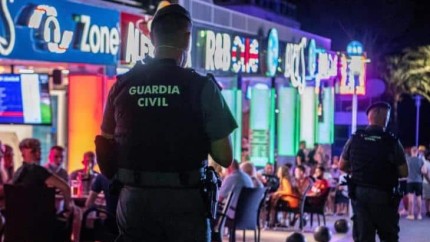 Spania Insulele Baleare interzic consumul de alcool pe strada in anumite zone. Turistii prinsi consumand alcool in zonele interzise vor primi amenda si va fi notificata ambasada