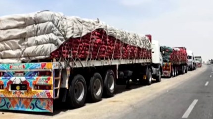 Alimentele destinate Fasiei Gaza putrezesc la soare in timp ce punctul de trecere a frontierei de la Rafah ramane inchis