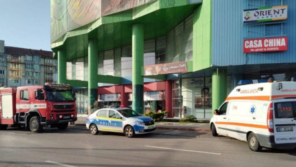 Peste 300 de persoane au fost evacuate dintr-un mall din Botosani din cauza unei posibile scurgeri de gaze