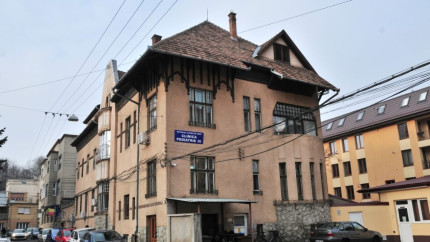 Incendiu produs vineri dimineata la Clinica de Pediatrie III din Cluj 49 de copii parinti si cadre medicale au fost evacuati in siguranta