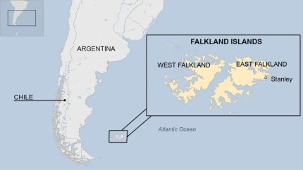 Vremea nefavorabila impiedica operatiunea de salvare a echipajului unei nave de pescuit in largul Insulelor Falkland. Cei 27 de oameni sunt in barci de salvare supravegheati de aeronave