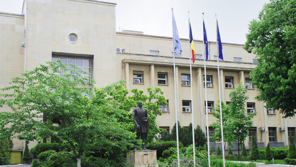 Ministerul Afacerilor Externe le recomanda cu fermitate romanilor sa paraseasca Libanul