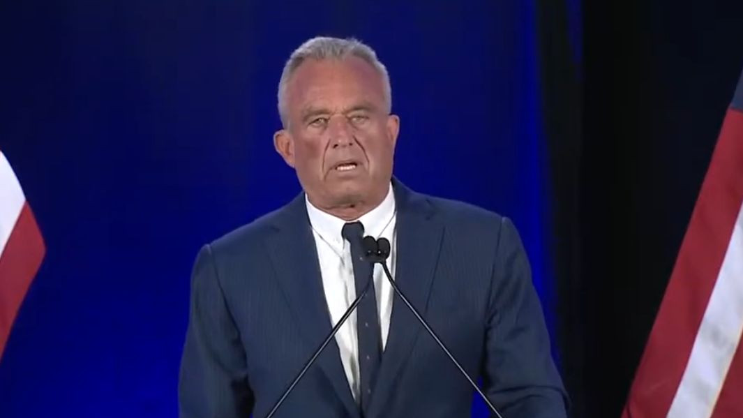 RFK Jr prmite sa descopere cauza autismului pana in septembrie. Cercetarea se va axa pe sistemul alimentar apa aerul diferite moduri de crestere a copiilor tot felul de schimbari care ar fi putut declansa aceasta epidemie