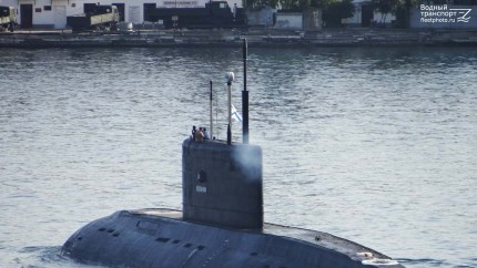 Un submarin rusesc a ajuns pe fundul Marii Negre. Armata ucraineana a lovit portul Sevastopol un aerodrom si depozite de petrol