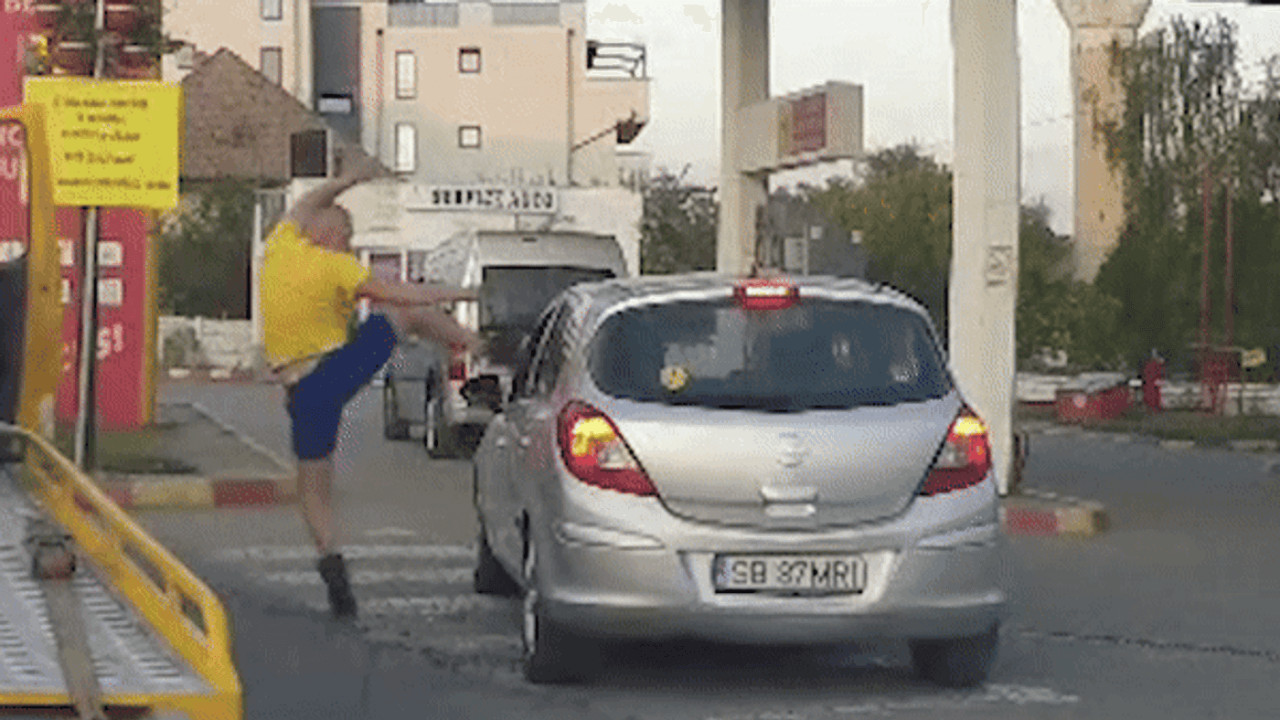 Tanarul batut cu bestialitate de un politist din trupele speciale intr-o benzinarie din Cisnadie il va da in judecata pe acesta - VIDEO