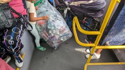 Transportul metropolitan din Cluj criticat pentru conditiile deplorabile si calatorii agresivi care creeaza tensiune. Umplem autobuzele cu toti nespalatii care tin calatorii in tensiune si mai si calatoresc gratuit
