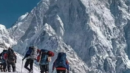 Cinci alpinisti rusi gasiti decedati in Himalaya dupa ce au vrut sa escaladeze varful Dhaulagiri fara sprijinul unor profesionisti certificati