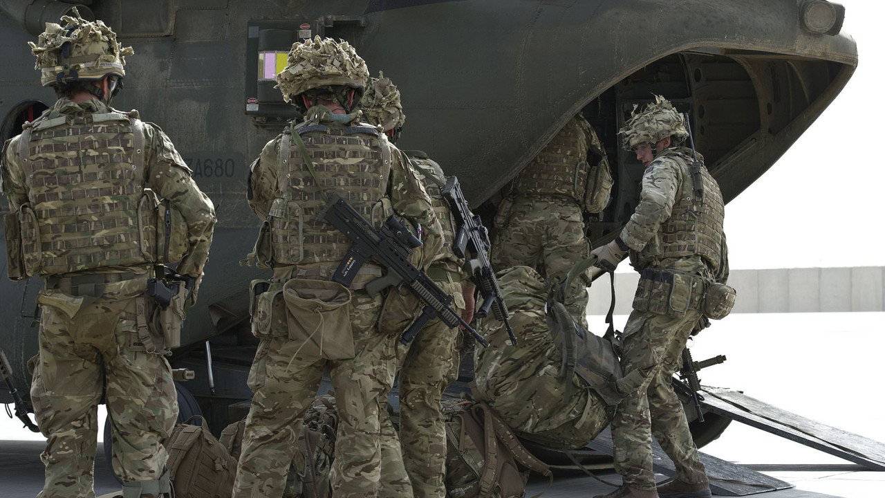 Marea Britanie vrea sa trimita instructori militari in vestul Ucrainei. Este un semnal militar si politic puternic