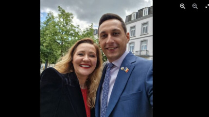 Liderul partidului DREPT Vlad Gheorghe fotografie alaturi de Elena Lasconi Eu  votez presedinta