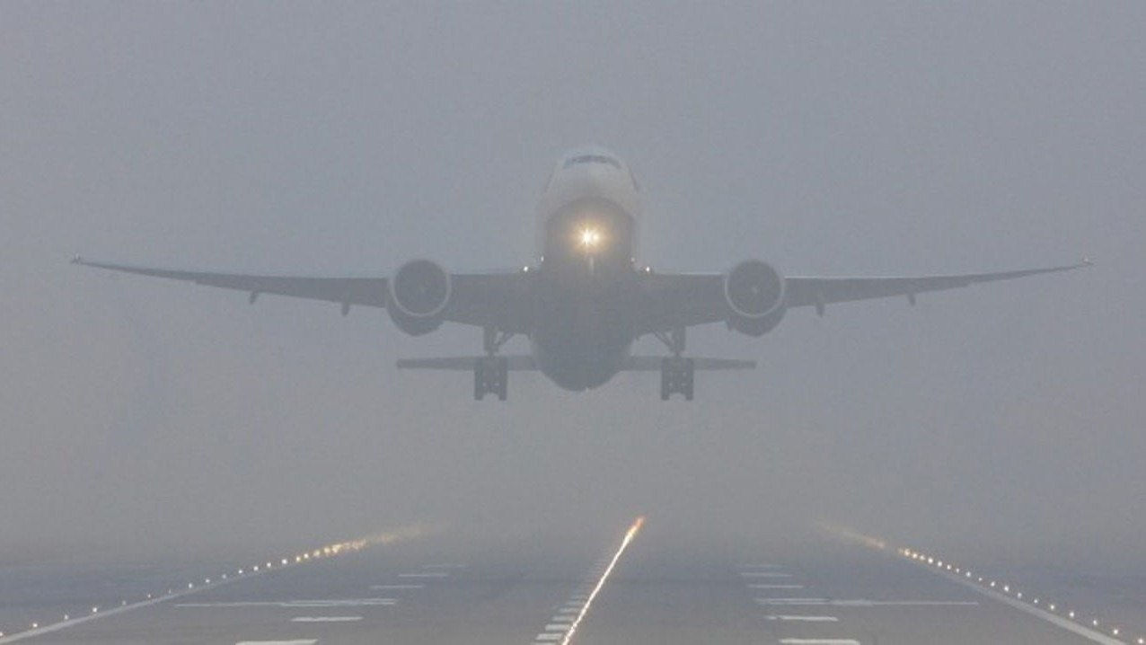 Zboruri intarziate pe aeroporturile din Bucuresti din cauza cetii. Doua avioane au fost redirectionate spre Sibiu si Sofia