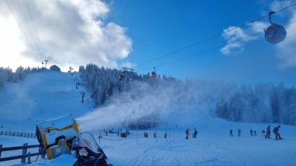 Schiorii ar trebui sa fie precauti pe partiile din Poiana Brasov. Zapada artificiala poate favoriza accidentele