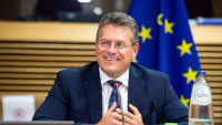 Importul de mașini din China va scădea la jumătate. UE și China încheie un acord privind industria auto după negocieri comerciale aprinse