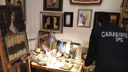 Politia italiana a descoperit la Roma un atelier de productie de tablouri false dupa Picasso si Rembrandt