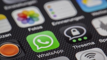 UE ordonă Meta să restabilească accesul la WhatsApp pentru chatboții rivali cu inteligență artificială
