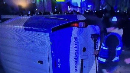 13 jandarmi au fost raniti de sustinatorii lui Georgescu opt vitrine au fost distruse. Politia si Jandarmeria anunta ca vinovatii vor fi identificati
