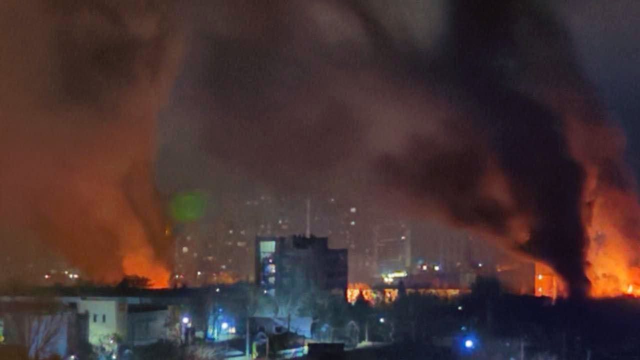 Rusia a atacat din nou Odesa azi-noapte. Duminica Rusia a ucis 34 de persoane in Duminica Floriilor bombardand centrul orasului Sumi