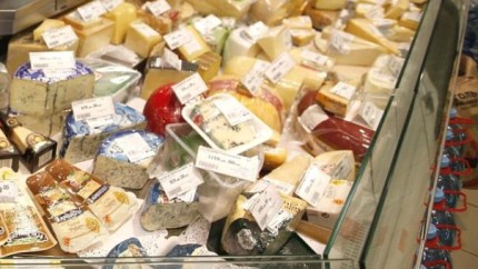 Oamenii de stiinta atrag atentia ca in cele mai fine si mai scumpe branzeturi din lume se gasesc cantitati periculoase de microplastice