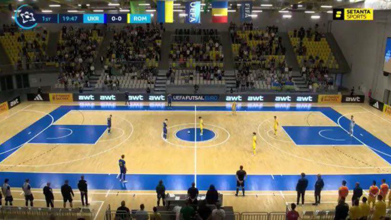 Lectie de demnitate la meciul de futsal Romania-Ucraina UEFA a refuzat un minut de reculegere in memoria victimelor atacului rusesc de la Sumi dar jucatorii si spectatorii au incalcat interdictia - VIDEO