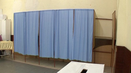 Aproape 18 milioane de romani sunt asteptati in 18.979 de sectii de votare din tara pentru a-si alege presedintele. 159 de observatori internationali acreditati de AEP